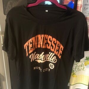 Source Unknown Black Tee with Orange and White Print